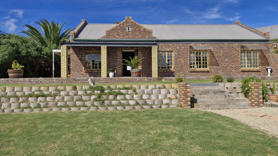5 Bedroom Property for Sale in Middedorp Western Cape